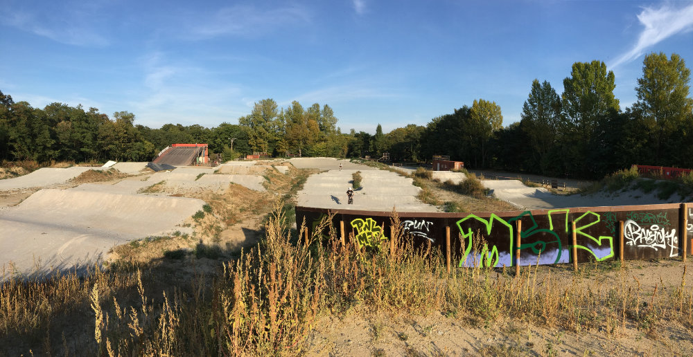 Bild BMX Skateboard Inline Skate Park