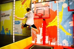 Bild Trampolin springen Basketball