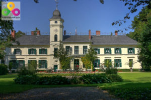 Park Rueckseite Schloss Britz