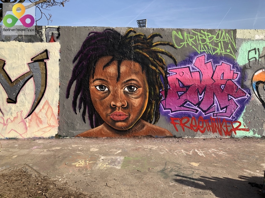 12-Bild-Graffiti-Mauerpark